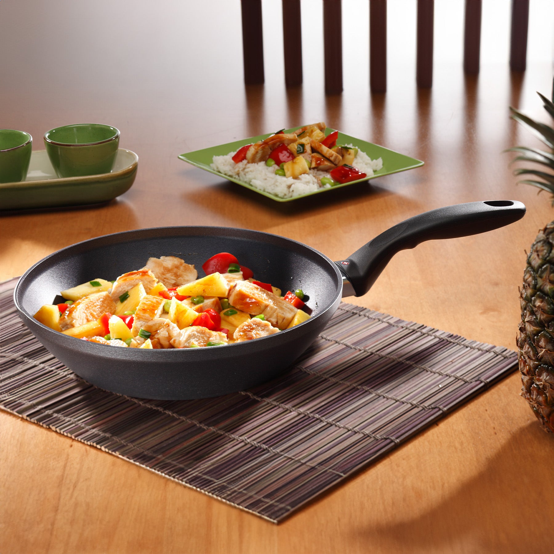 HD Nonstick 9.5" Stir-Fry Pan with Glass Lid - Swiss Diamond