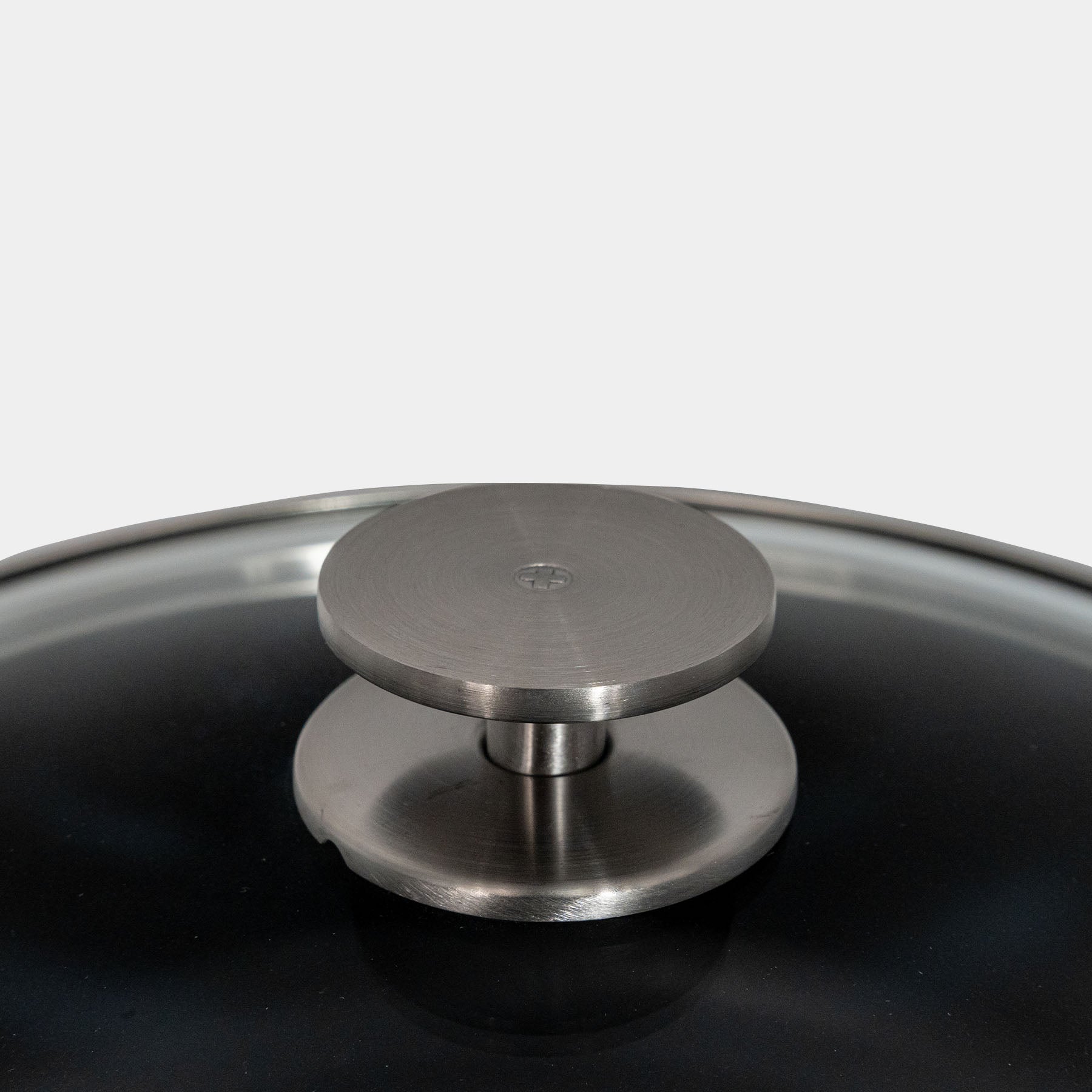 CHD Nonstick 5.3 qt Braiser with Glass Lid close up of knob