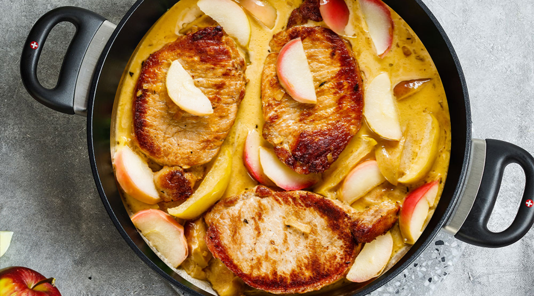 One-Pan Pork Chops with Apples and Cinnamon