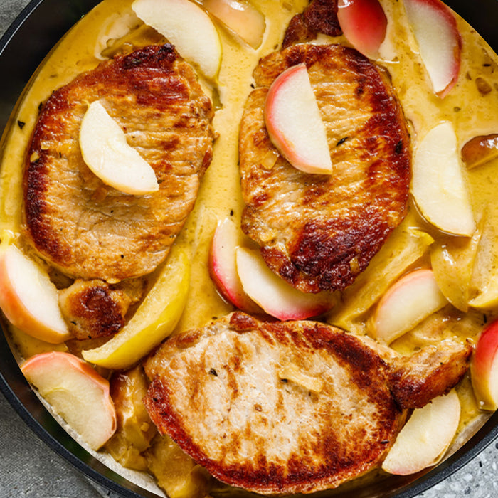 One-Pan Pork Chops with Apples and Cinnamon