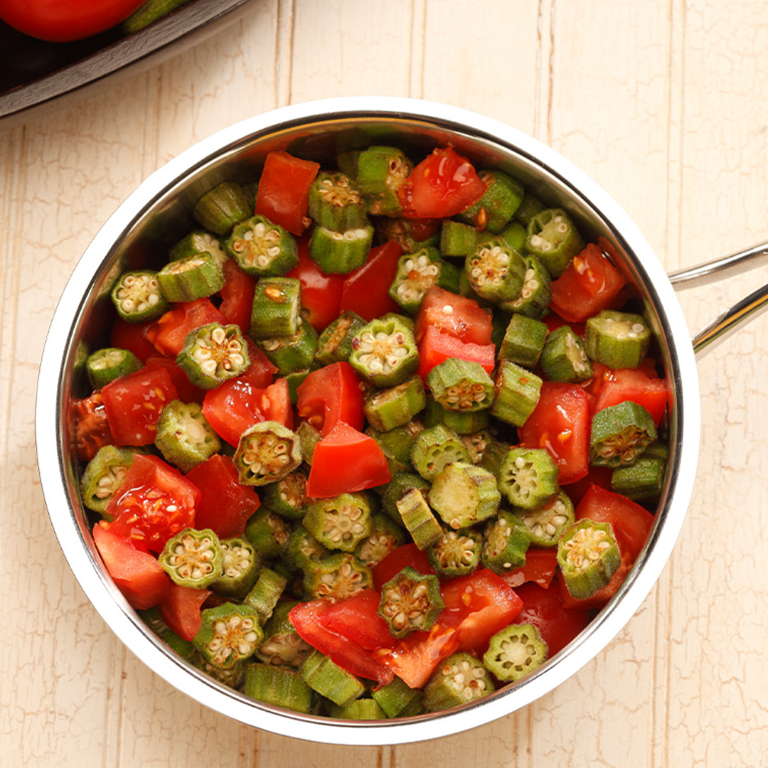 Premium Steel DLX top profile view with food inside on a wooden dining room table